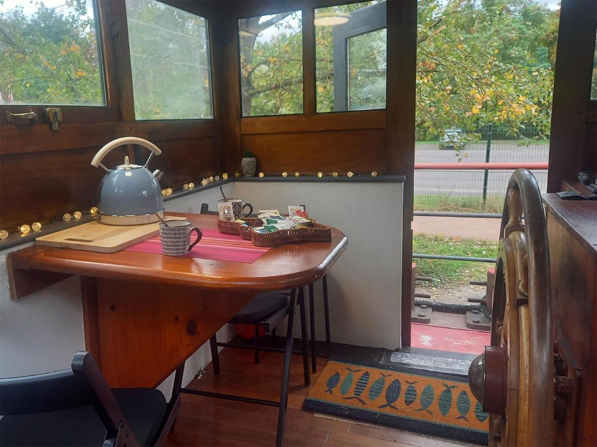 Appartement atypique indépendant sur péniche Metz Esterno foto