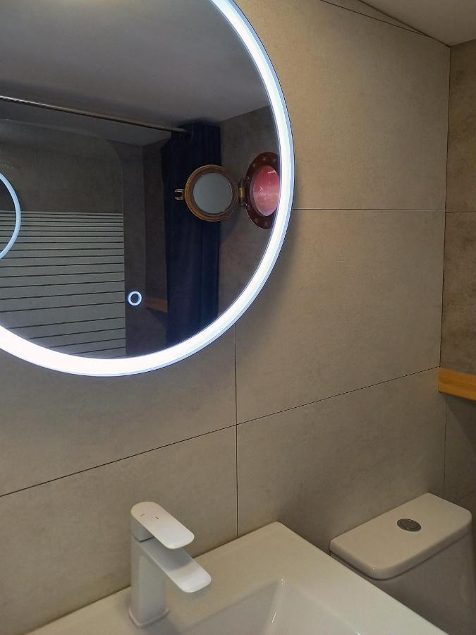Appartement atypique indépendant sur péniche Metz Esterno foto
