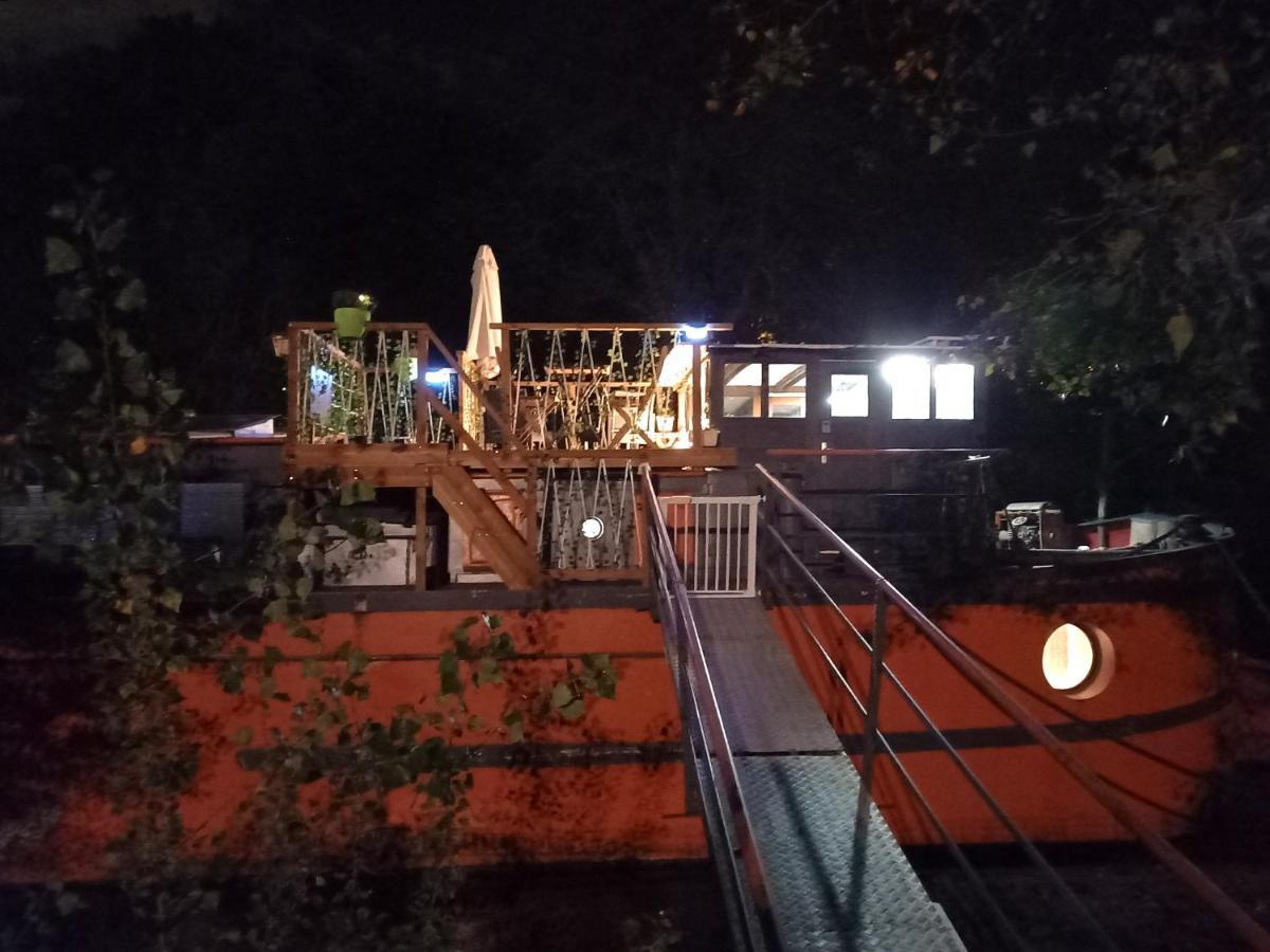 Appartement atypique indépendant sur péniche Metz Esterno foto